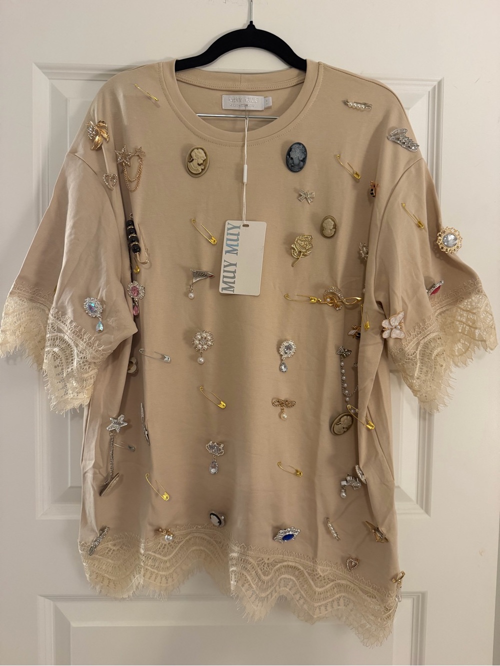 Muy Muy brand Beige Embellished Lace-Trim Short Sleeve Tee - L